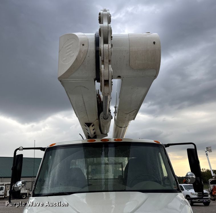 image for item ED2286 2009 International 4300 bucket truck