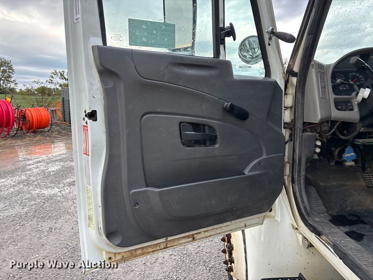 image for item ED2286 2009 International 4300 bucket truck