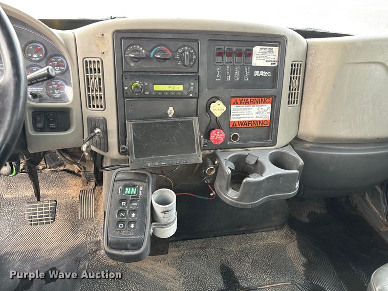 image for item ED2286 2009 International 4300 bucket truck