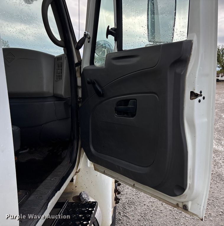 image for item ED2286 2009 International 4300 bucket truck