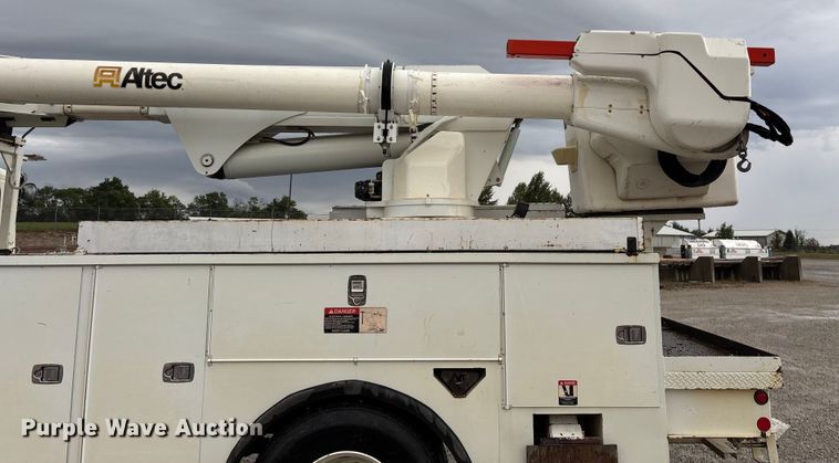 image for item ED2286 2009 International 4300 bucket truck