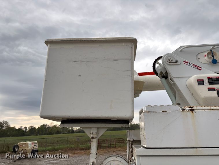 image for item ED2286 2009 International 4300 bucket truck
