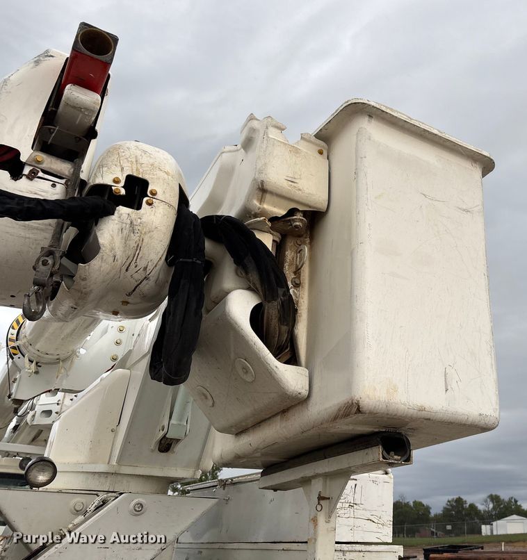 image for item ED2286 2009 International 4300 bucket truck