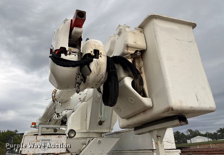 image for item ED2286 2009 International 4300 bucket truck