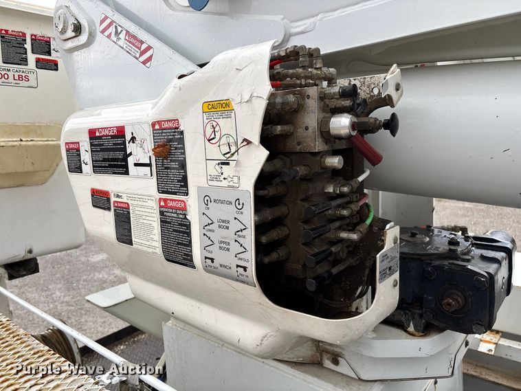 image for item ED2286 2009 International 4300 bucket truck