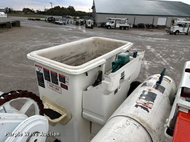 image for item ED2286 2009 International 4300 bucket truck