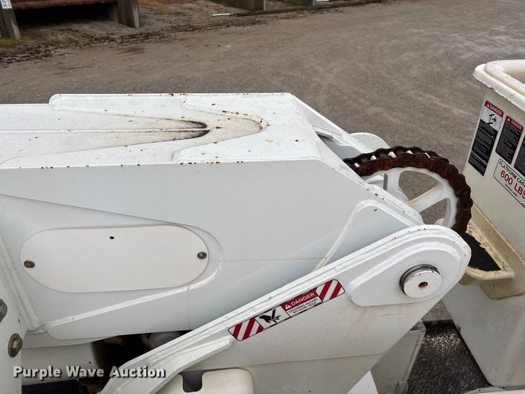 image for item ED2286 2009 International 4300 bucket truck