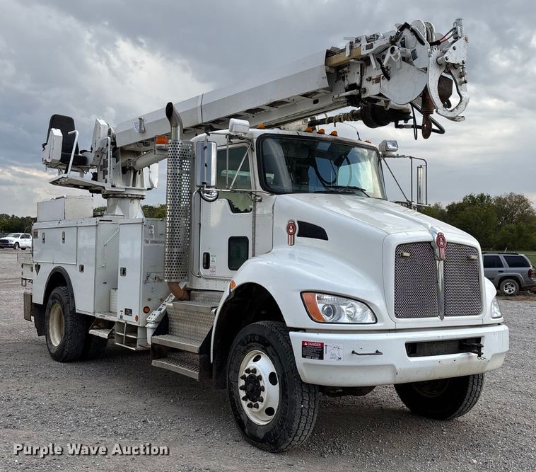 image for item ED2287 2011 Kenworth T370 digger derrick truck