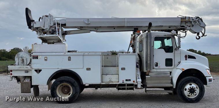 image for item ED2287 2011 Kenworth T370 digger derrick truck