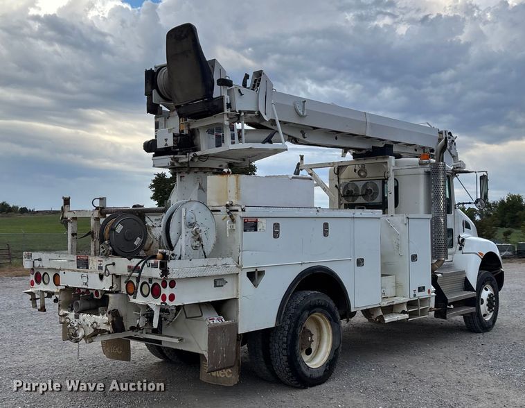 image for item ED2287 2011 Kenworth T370 digger derrick truck