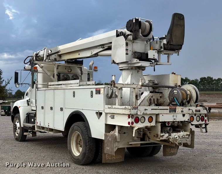 image for item ED2287 2011 Kenworth T370 digger derrick truck