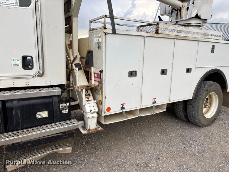 image for item ED2287 2011 Kenworth T370 digger derrick truck