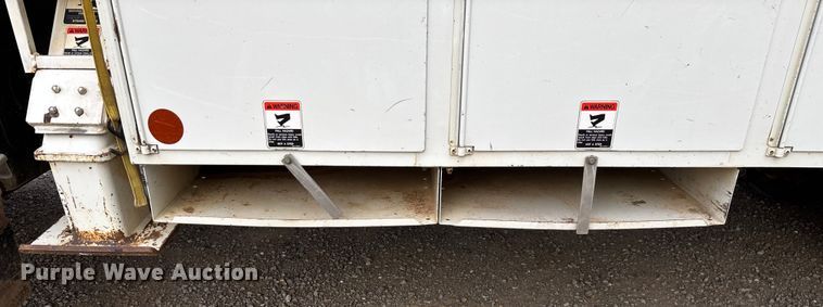 image for item ED2287 2011 Kenworth T370 digger derrick truck