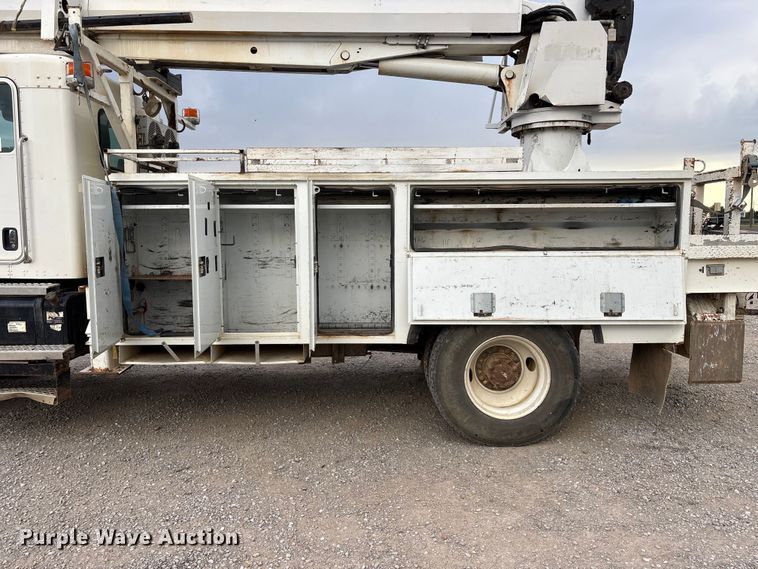 image for item ED2287 2011 Kenworth T370 digger derrick truck