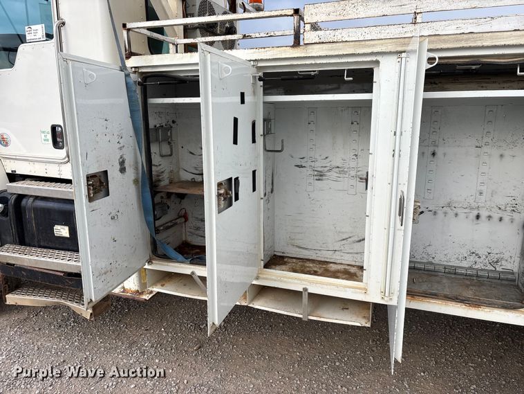 image for item ED2287 2011 Kenworth T370 digger derrick truck