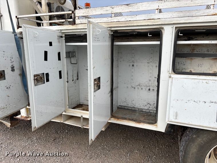 image for item ED2287 2011 Kenworth T370 digger derrick truck