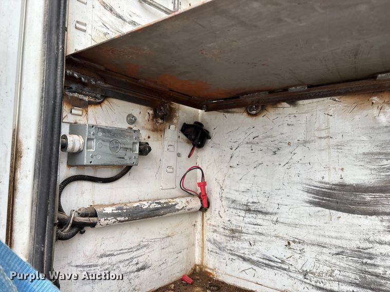 image for item ED2287 2011 Kenworth T370 digger derrick truck