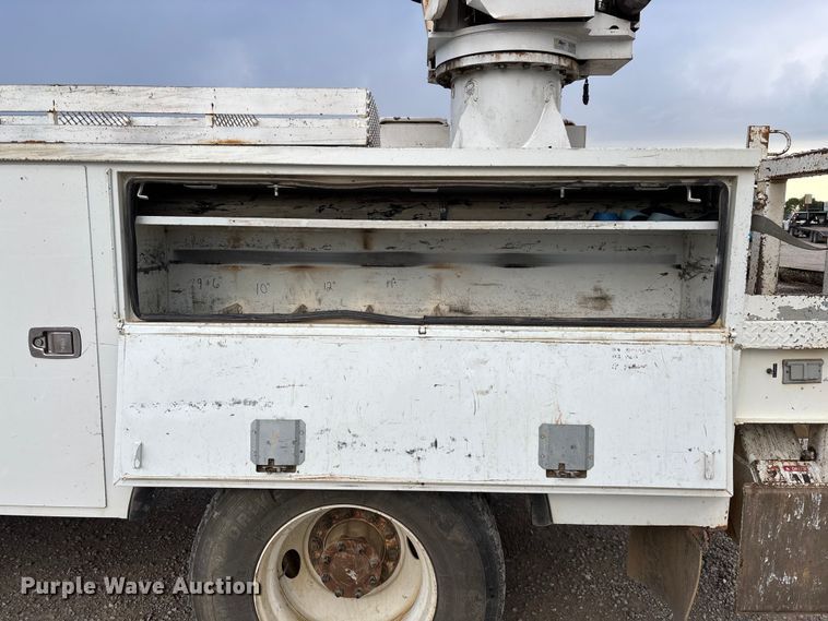 image for item ED2287 2011 Kenworth T370 digger derrick truck