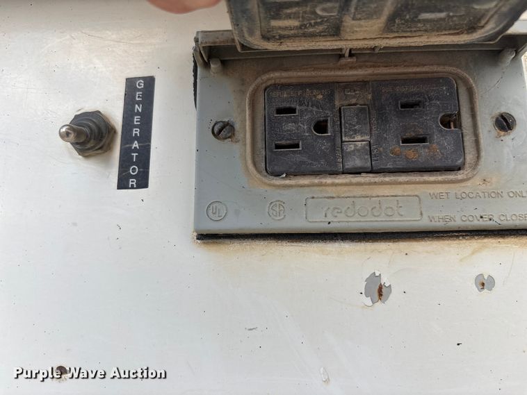 image for item ED2287 2011 Kenworth T370 digger derrick truck