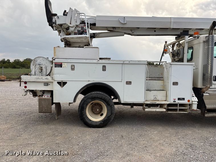 image for item ED2287 2011 Kenworth T370 digger derrick truck