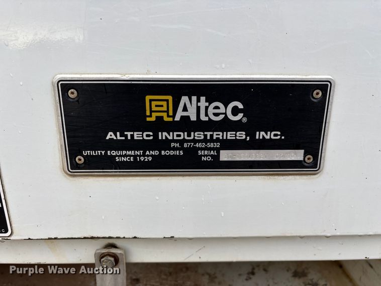 image for item ED2287 2011 Kenworth T370 digger derrick truck