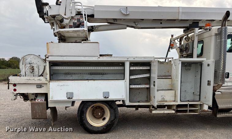 image for item ED2287 2011 Kenworth T370 digger derrick truck