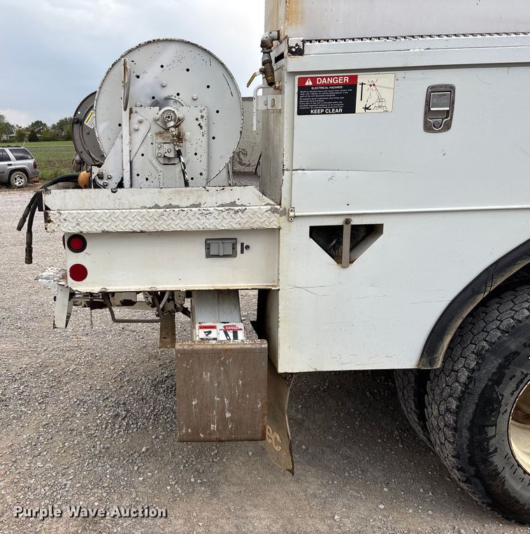 image for item ED2287 2011 Kenworth T370 digger derrick truck