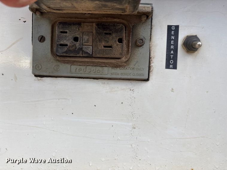 image for item ED2287 2011 Kenworth T370 digger derrick truck