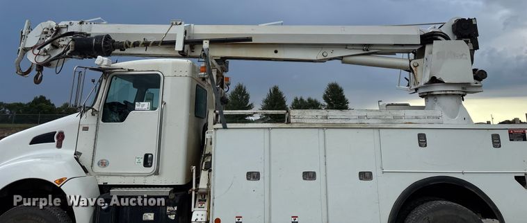 image for item ED2287 2011 Kenworth T370 digger derrick truck