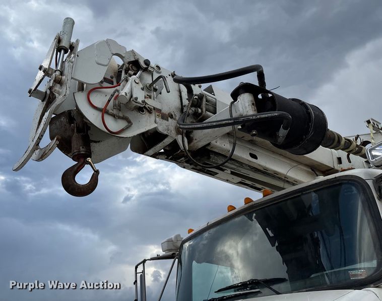 image for item ED2287 2011 Kenworth T370 digger derrick truck