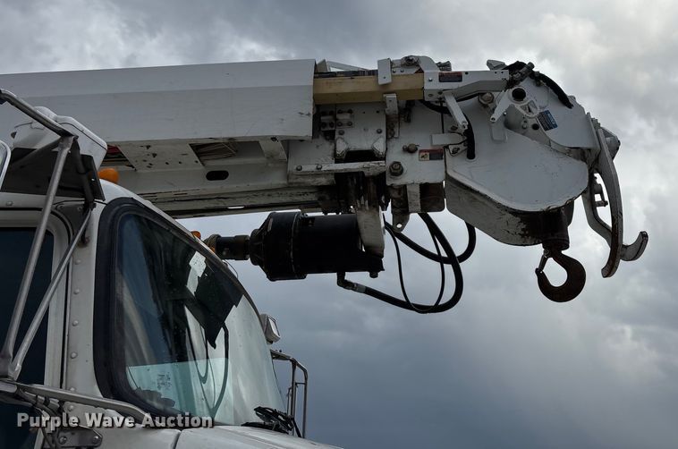 image for item ED2287 2011 Kenworth T370 digger derrick truck