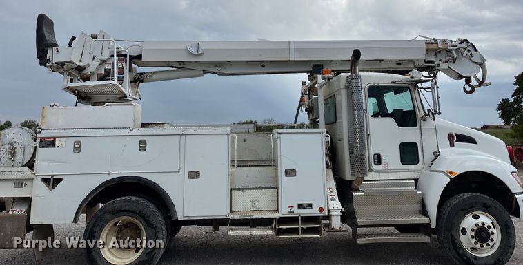 image for item ED2287 2011 Kenworth T370 digger derrick truck