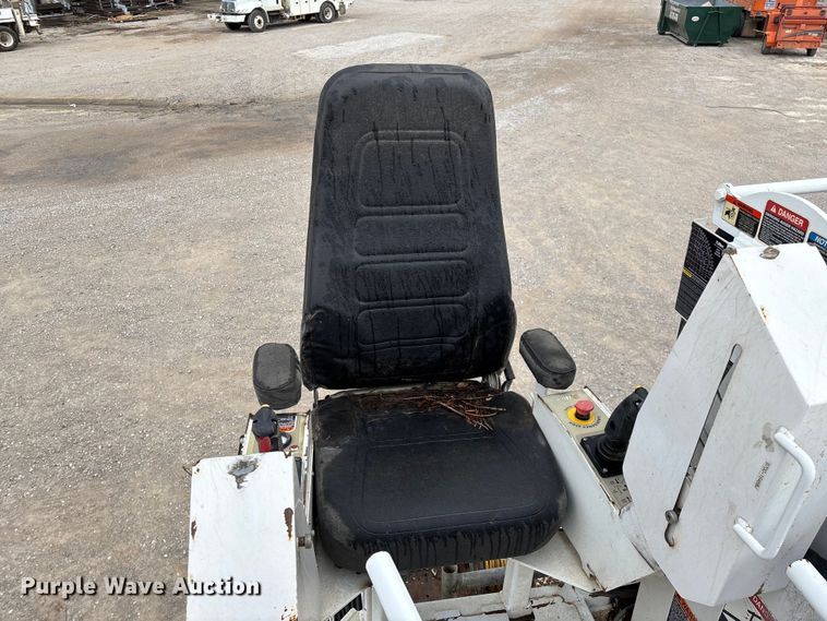 image for item ED2287 2011 Kenworth T370 digger derrick truck