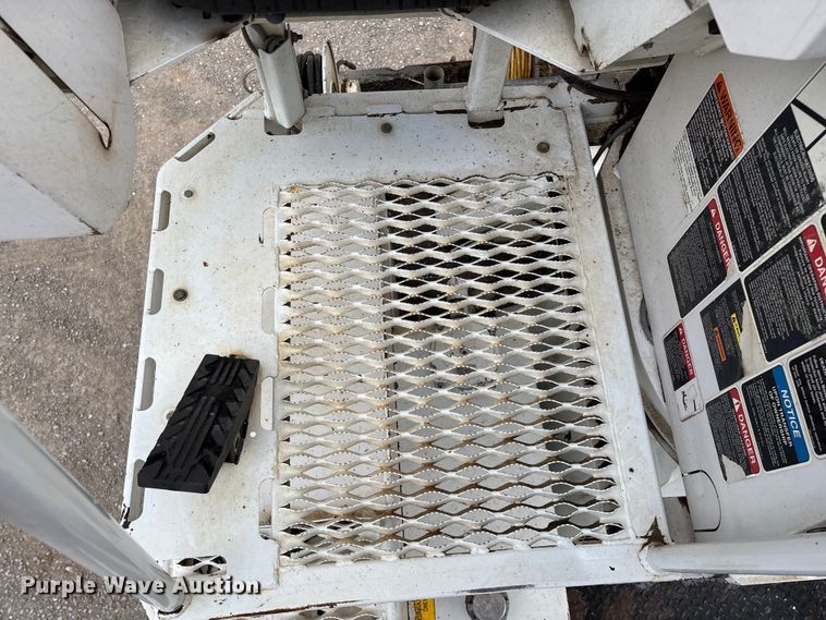 image for item ED2287 2011 Kenworth T370 digger derrick truck