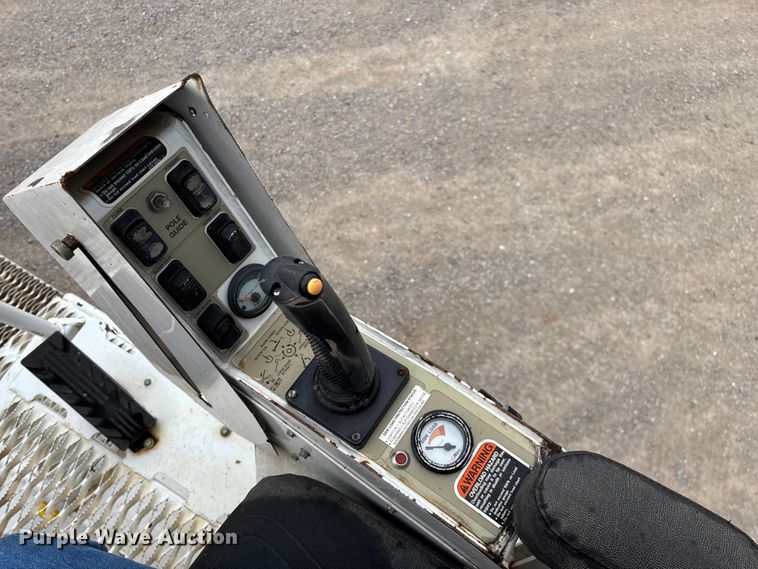 image for item ED2287 2011 Kenworth T370 digger derrick truck