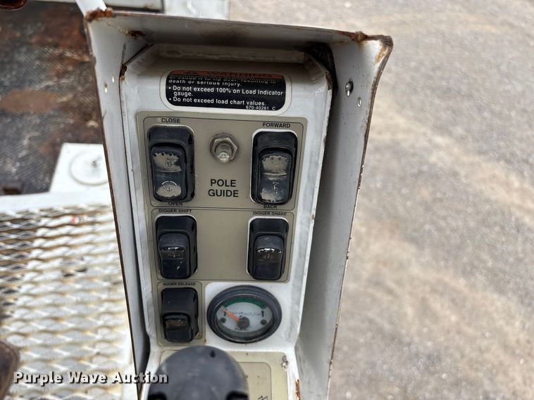 image for item ED2287 2011 Kenworth T370 digger derrick truck