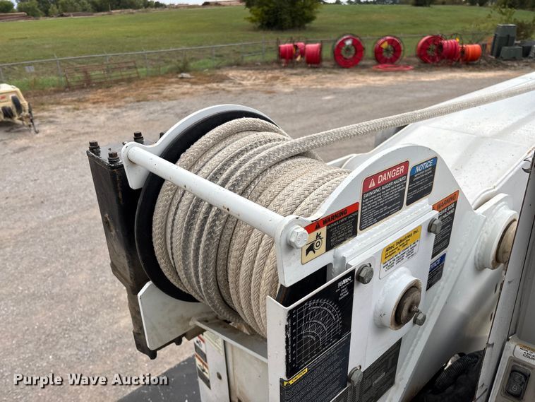 image for item ED2287 2011 Kenworth T370 digger derrick truck