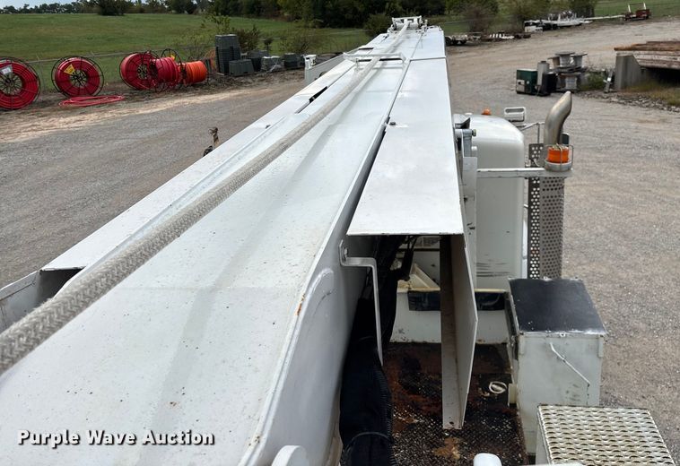 image for item ED2287 2011 Kenworth T370 digger derrick truck