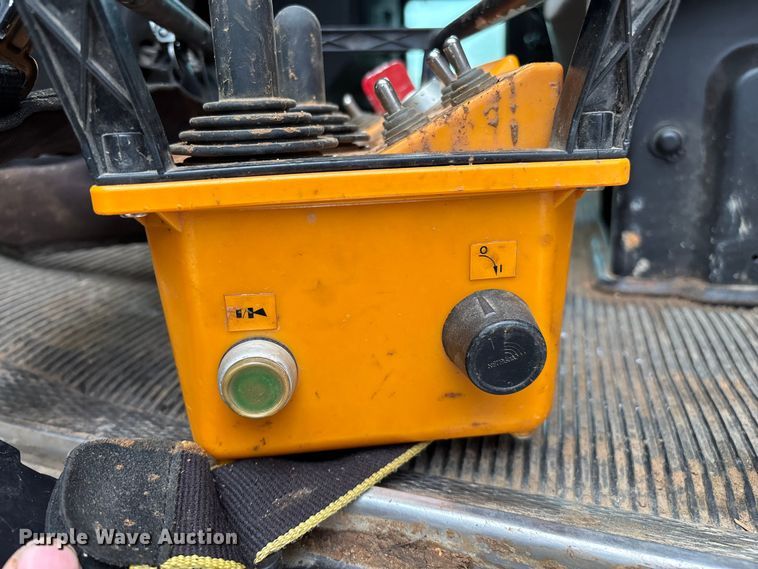 image for item ED2287 2011 Kenworth T370 digger derrick truck