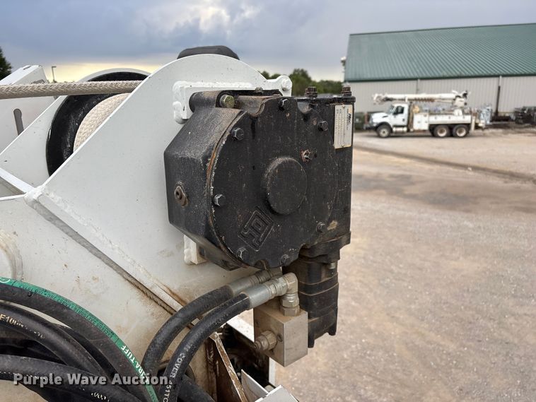 image for item ED2287 2011 Kenworth T370 digger derrick truck