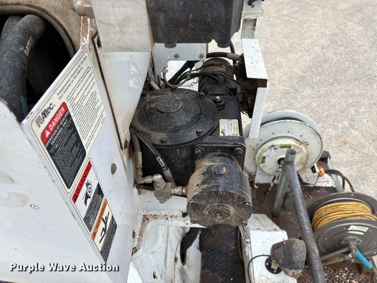 image for item ED2287 2011 Kenworth T370 digger derrick truck