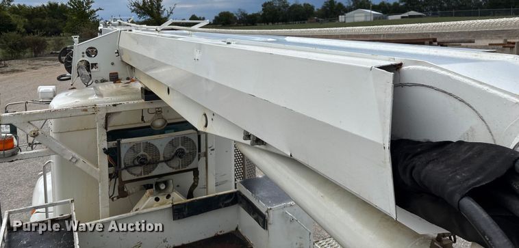 image for item ED2287 2011 Kenworth T370 digger derrick truck