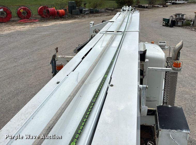 image for item ED2287 2011 Kenworth T370 digger derrick truck