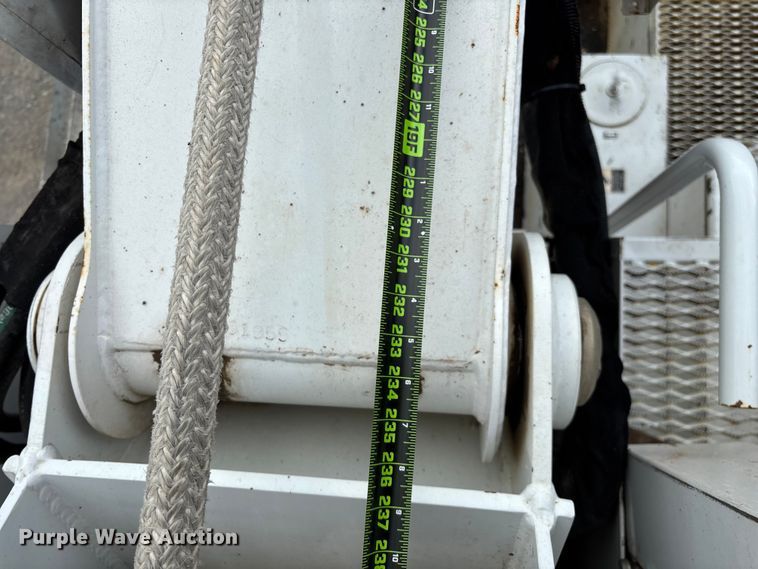 image for item ED2287 2011 Kenworth T370 digger derrick truck