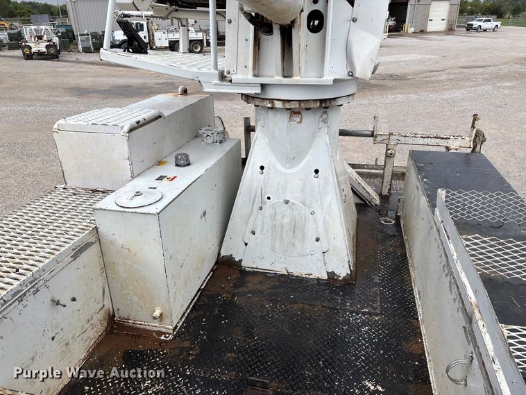 image for item ED2287 2011 Kenworth T370 digger derrick truck