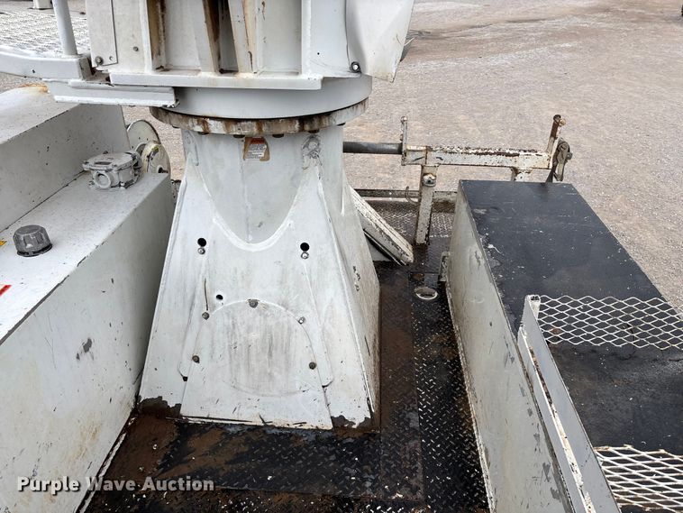 image for item ED2287 2011 Kenworth T370 digger derrick truck