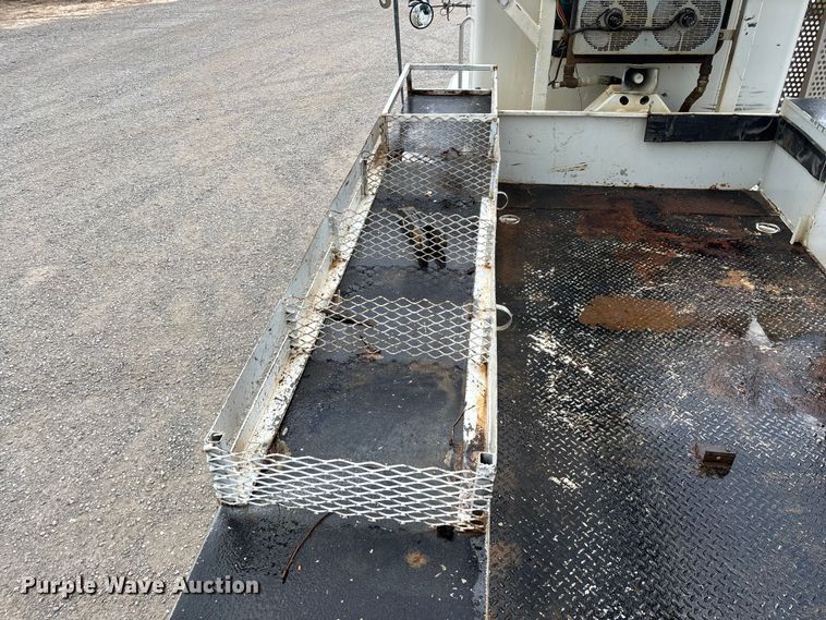 image for item ED2287 2011 Kenworth T370 digger derrick truck