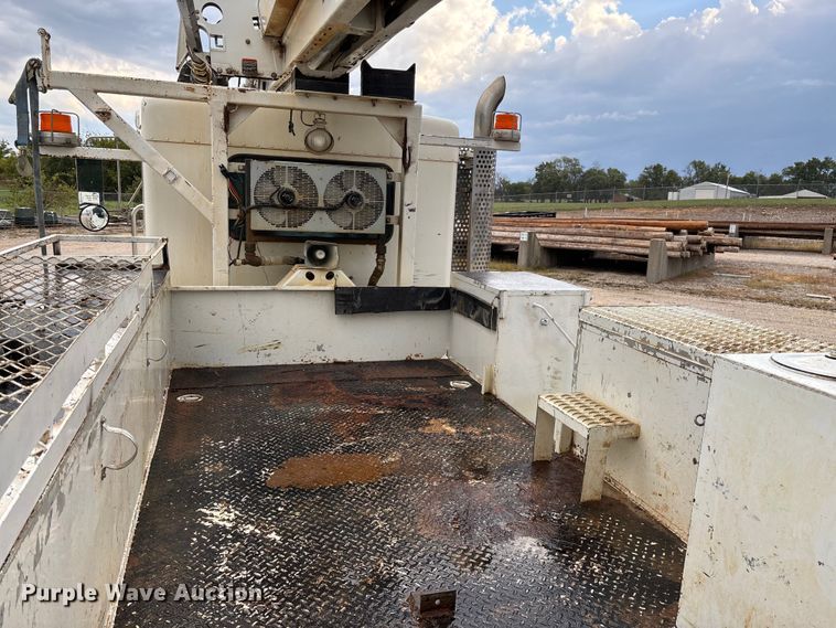 image for item ED2287 2011 Kenworth T370 digger derrick truck