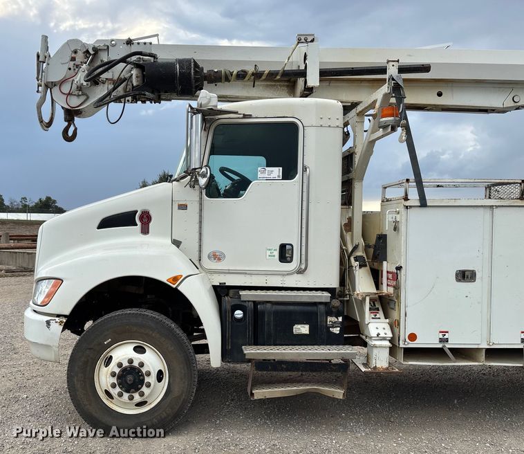 image for item ED2287 2011 Kenworth T370 digger derrick truck