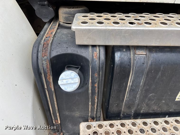 image for item ED2287 2011 Kenworth T370 digger derrick truck